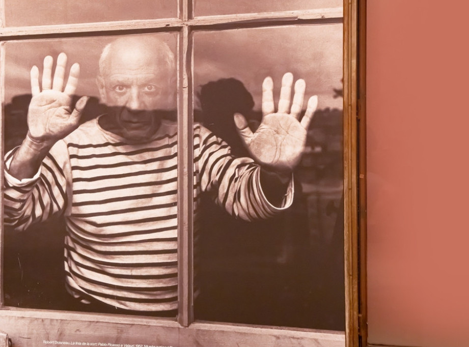 Kolekcija tanjira koje je oslikao Pikaso na aukciji u Ženevi