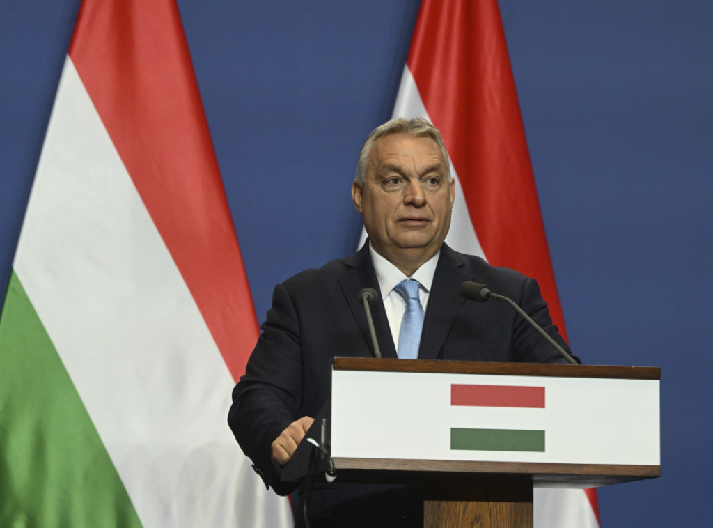 Viktor Orban objavio video u kojem Zelenski predstavlja telefon sa špijunskom aplikacijom