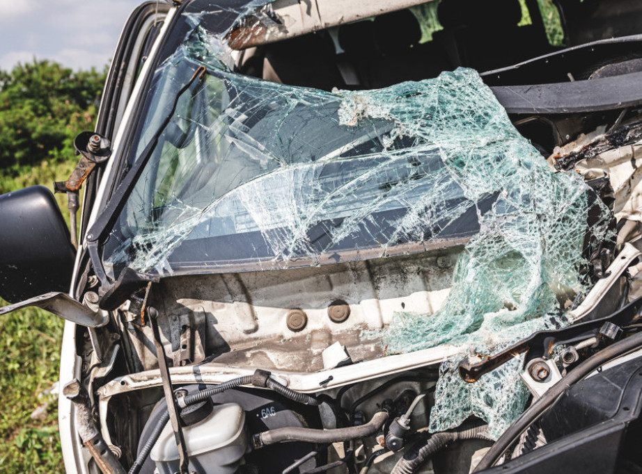 Tri osobe povređene u sudaru na auto-putu kod Batajnice