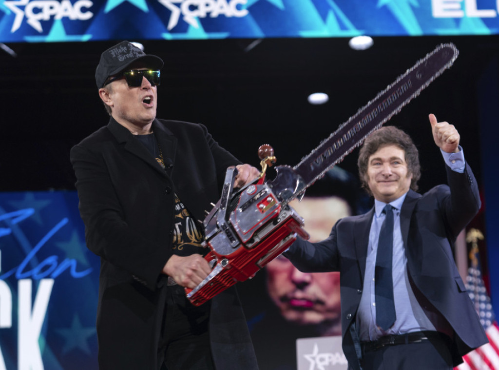 Ilon Mask pokazao testeru, poklon argentinskog predsednika Mileja