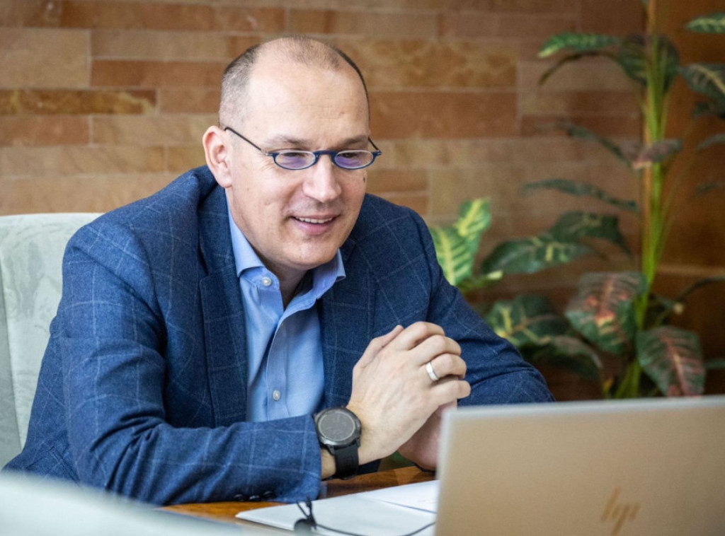 Ministar Lončar uručio ugovore o radu još jednoj grupi zdravstvenih radnika