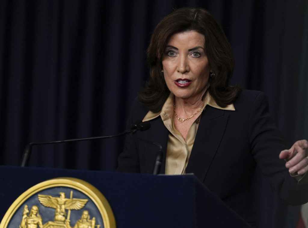 Guvernerka Njujorka neće smeniti gradonačelnika, predlaže nove mere nadzora