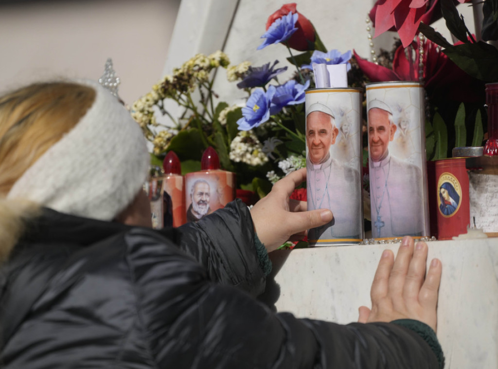 Izvori: Razumeće se kako papa Franja reaguje na novu terapiju između petka i subote