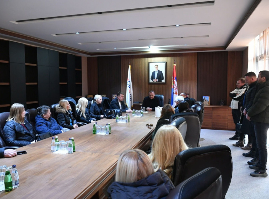 Predstavnici Srpske liste sa zaposlenima u centrima za socijalni rad: Niko neće ostati bez primanja