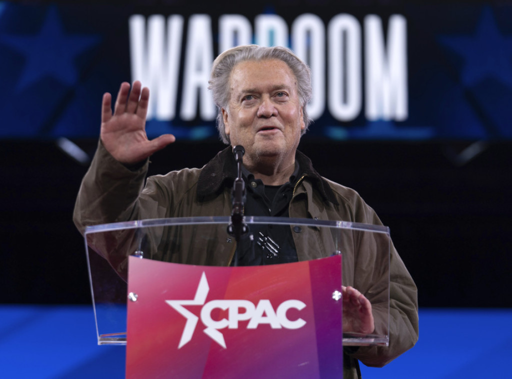 Mediji: Stiv Benon nacističkim pozdravom završio govor u kongresnom centru u Merilendu