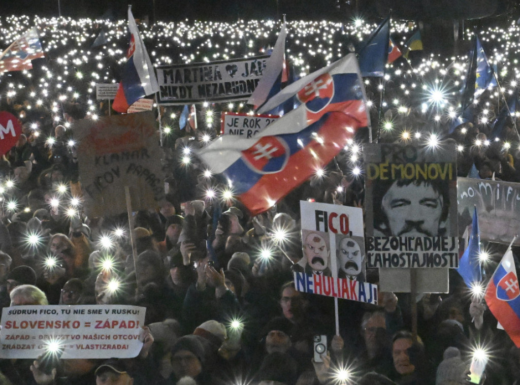 Više od 10.000 ljudi okupilo se na protestu u Bratislavi