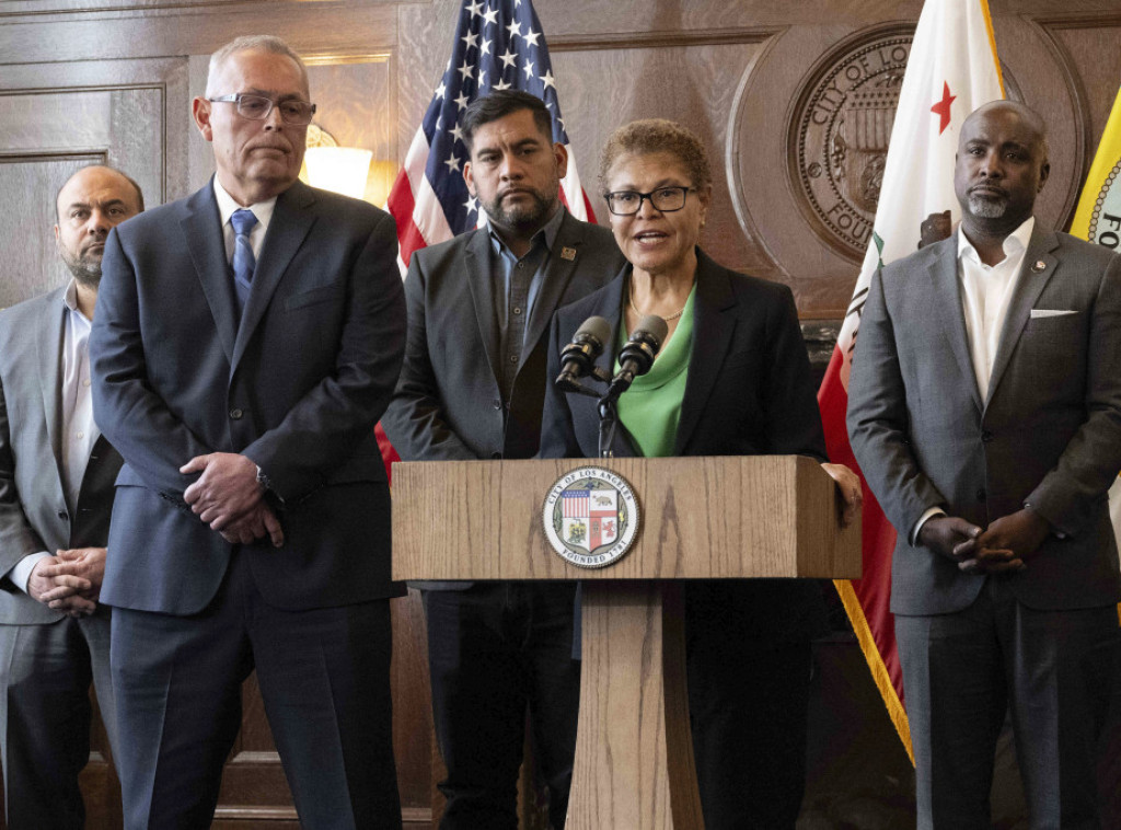 Smenjena šefica vatrogasne službe Los Anđelesa nakon velikih požara u januaru