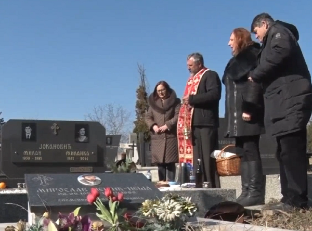 Mali broj ljudi obišao gradsko groblje u Prištini na Zadušnice