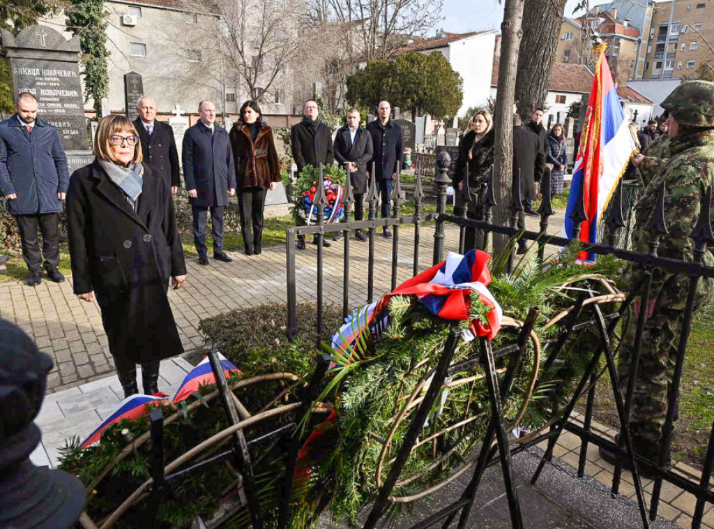 Maja Gojković položila venac na spomenik Svetozaru Miletiću u Novom Sadu
