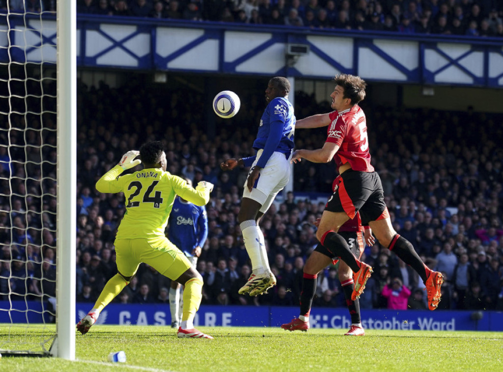 Fudbaleri Evertona i Mančester Junajteda odigrali nerešeno 2:2