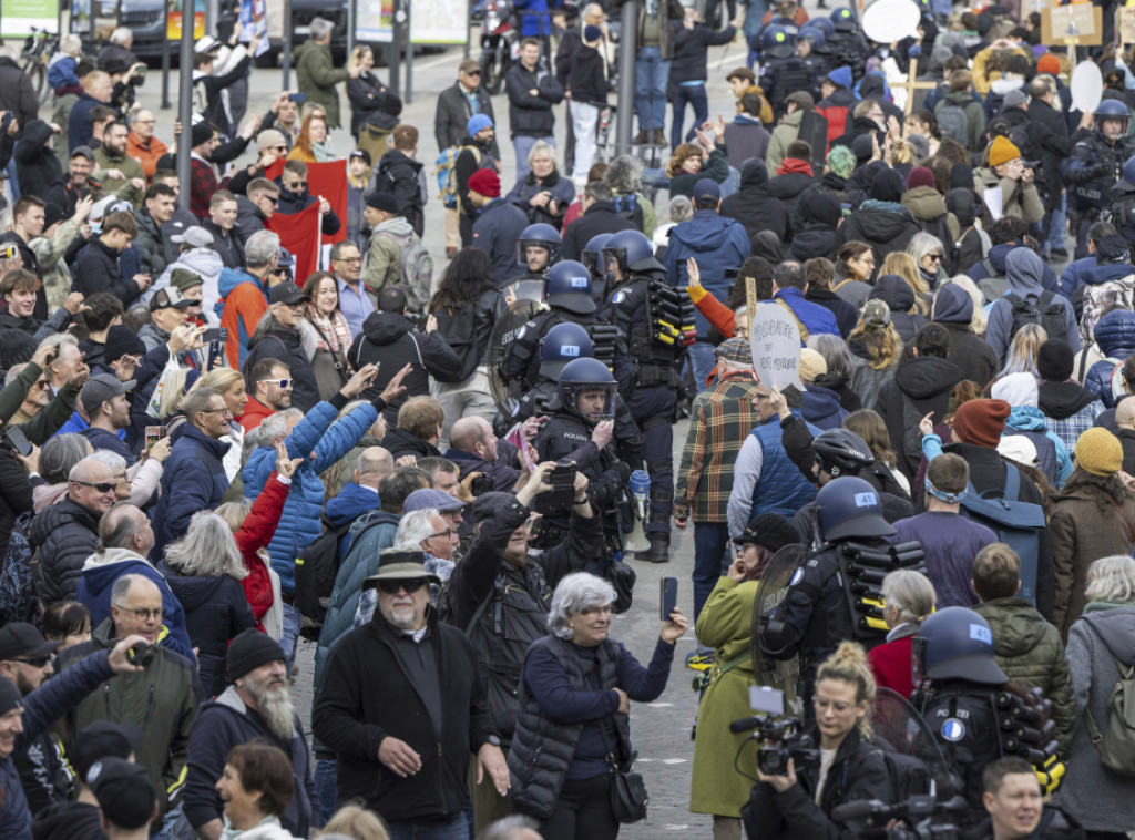 Protest u švajcarskom gradu u kojem liderka AfD Alis Vajdel i partnerka imaju kuću
