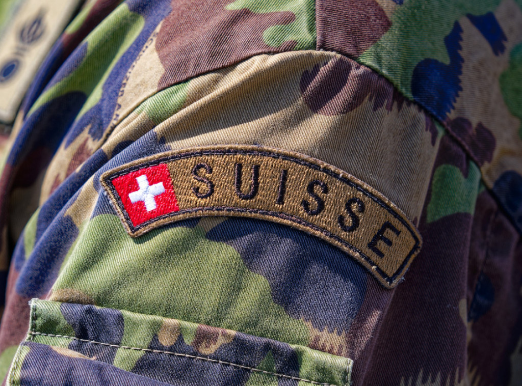 Švajcarski mediji: Vojska u krizi zbog nedostatka ljudi, stare opreme i afera