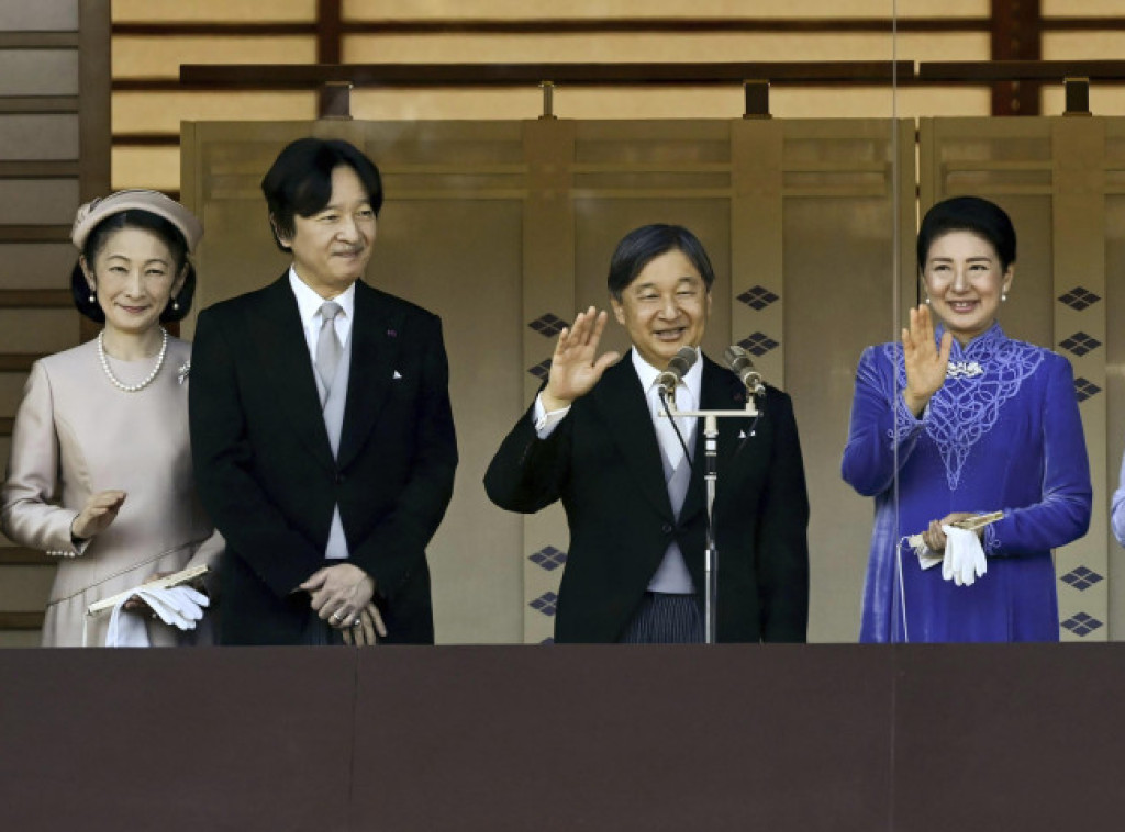 Japanski car Naruhito pozdravio hiljade građana okupljenih povodom njegovog rođendana