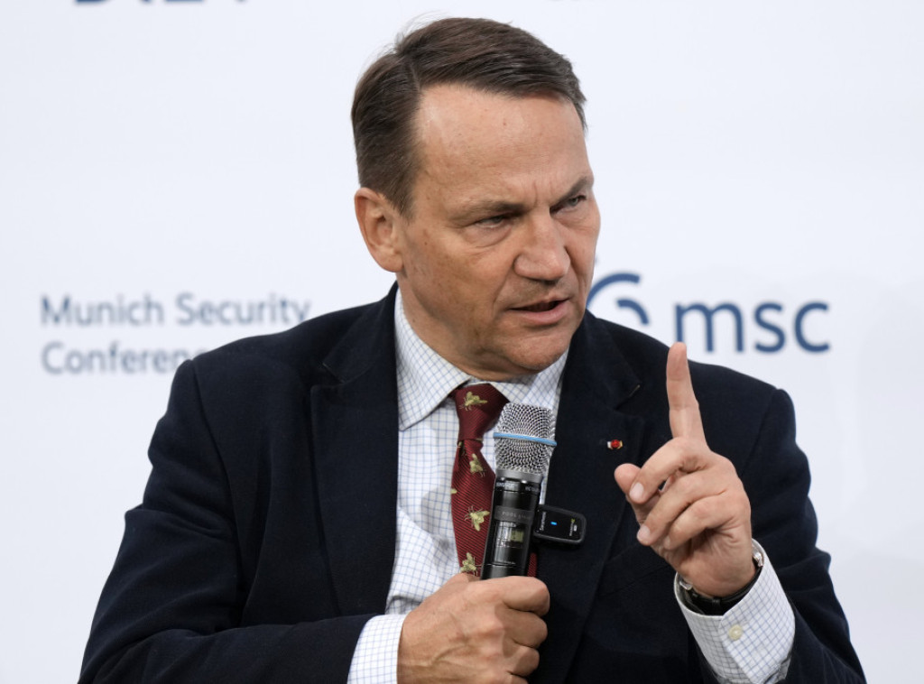 Radoslav Sikorski: Ukrajina može da nastavi rat do kraja godine uz evropsku podršku