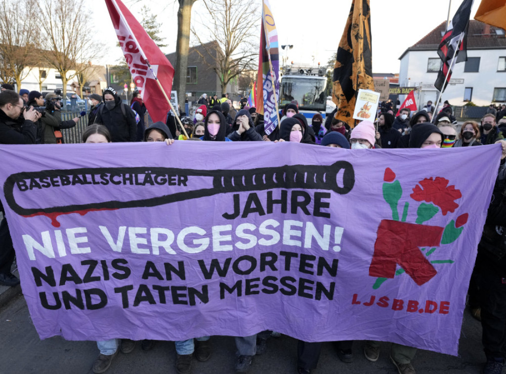 Feministkinje u Berlinu i Kijevu polugole protestovale protiv AfD-a