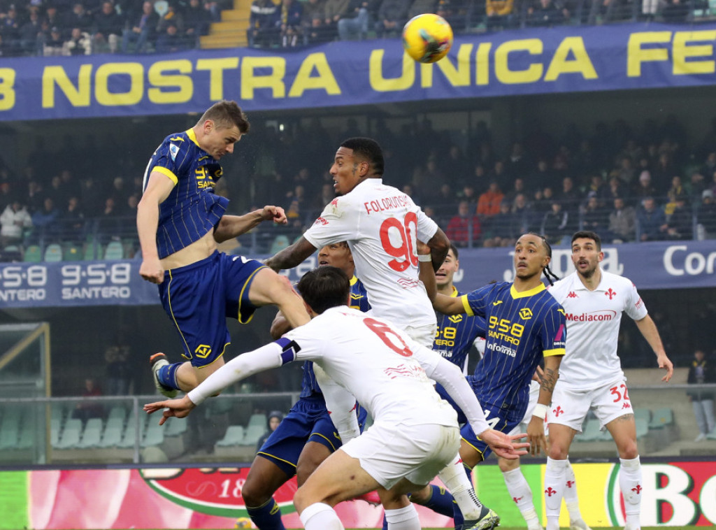 Fudbaleri Verone pobedili Fiorentinu, utakmicu obeležila povreda Mojzea Kina