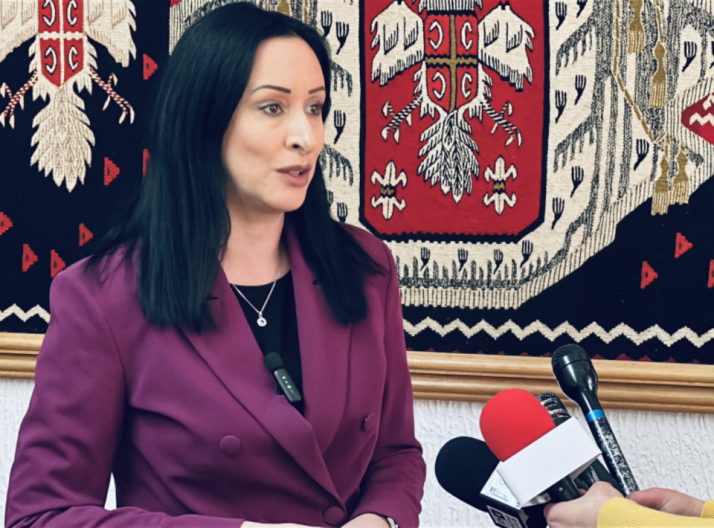 Žarić Kovačević uručila 20 računara opštinama u Pirotu i Dimitrovgradu