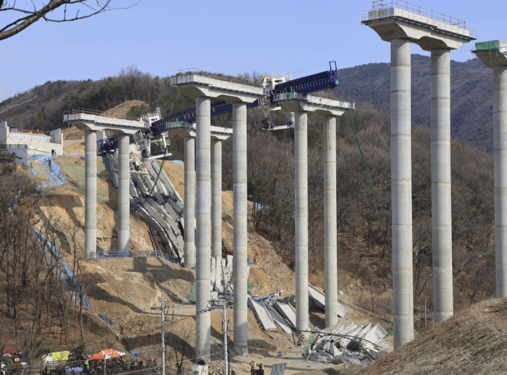 Dve osobe poginule kada se urušio most u Južnoj Koreji