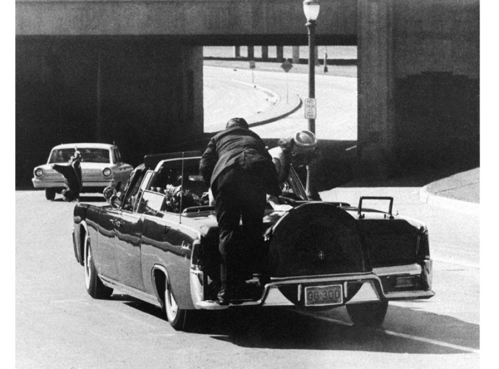 Preminuo tajni agent koji je skočio na Kenedijev auto tokom atentata