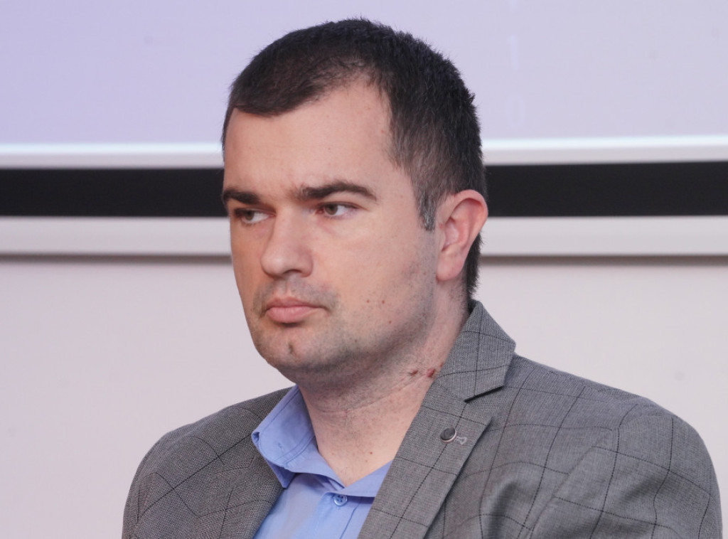 Zbog prevara sa veštačkom inteligencijom posebno treba da budu oprezne male firme