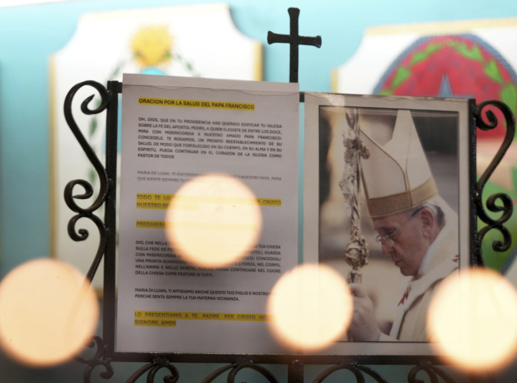 Vatikan: Papa Franja i dalje kritično, ali stabilno