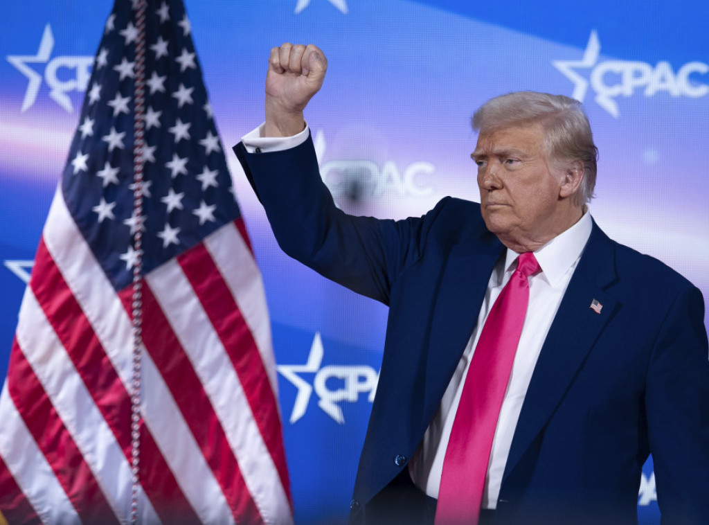 Tramp najavio da će strancima koji žele da žive u Americi prodavati "zlatne karte"