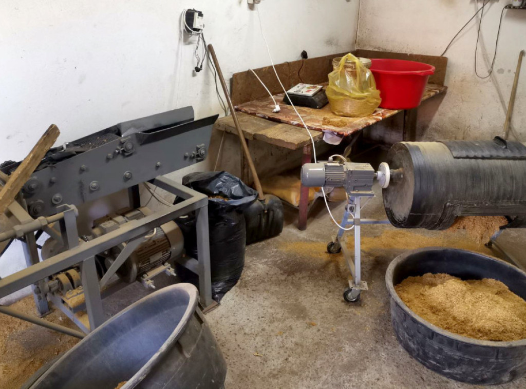 Policija u Staroj Pazovi pronašla 266 kilograma rezanog i osušenog duvana