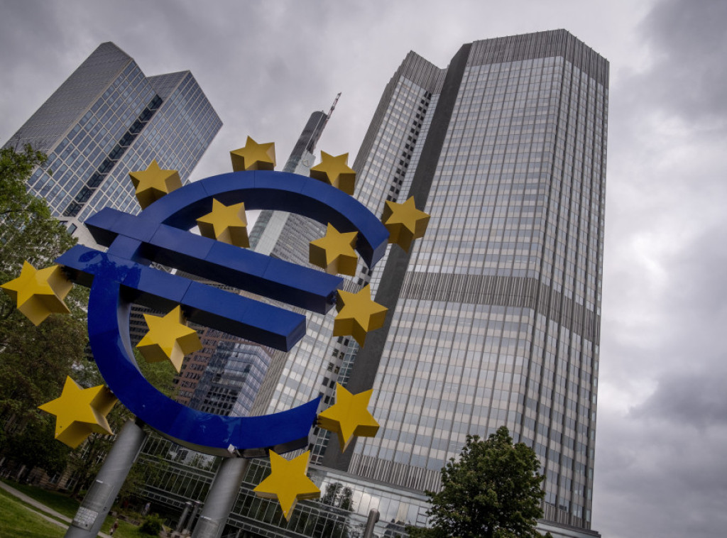 ECB: Eksperti očekuju višu inflaciju i slabiji privredni rast evrozone u 2025. i 2026. godini