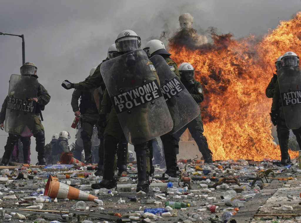 Na protestima u Atini i Solunu privedeno više od 150 osoba