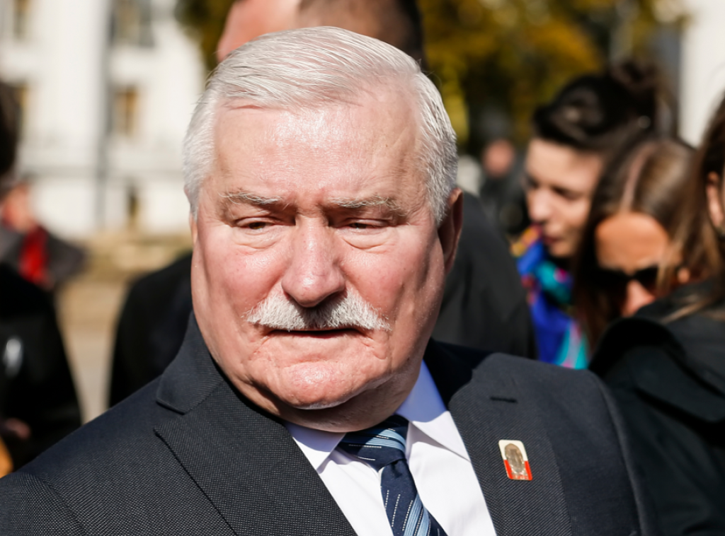 Operisan bivši poljski predsednik Leh Valensa