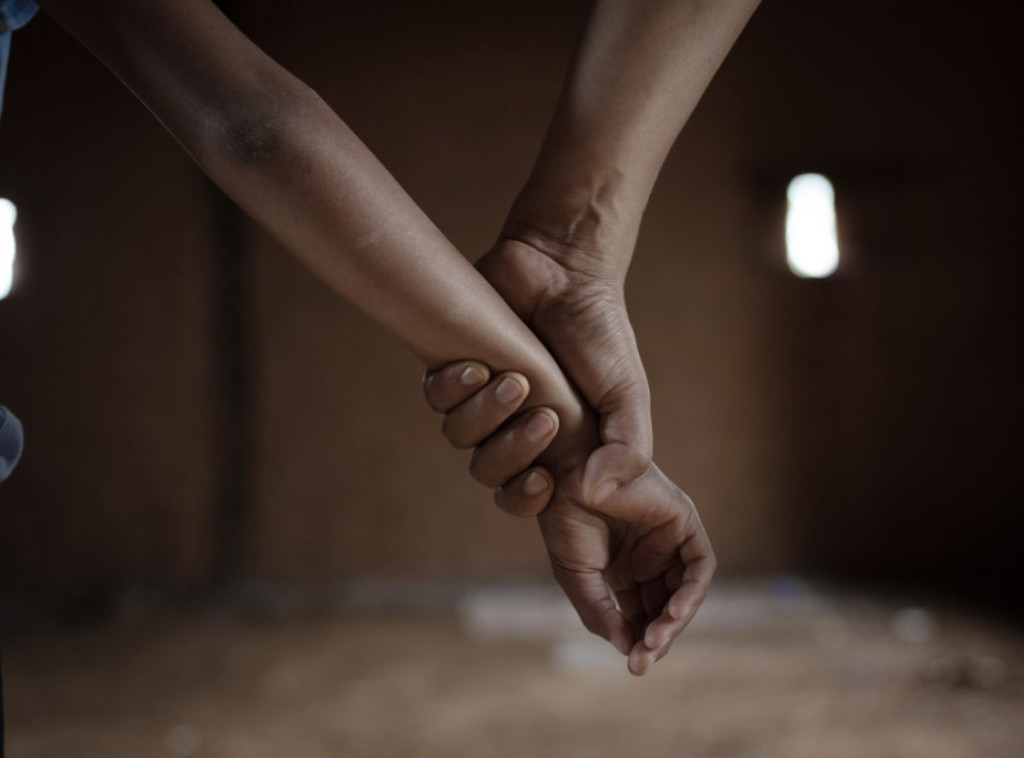 Muškarac pokušao da kidnapuje dvoje dece u osnovnoj školi u Milanu