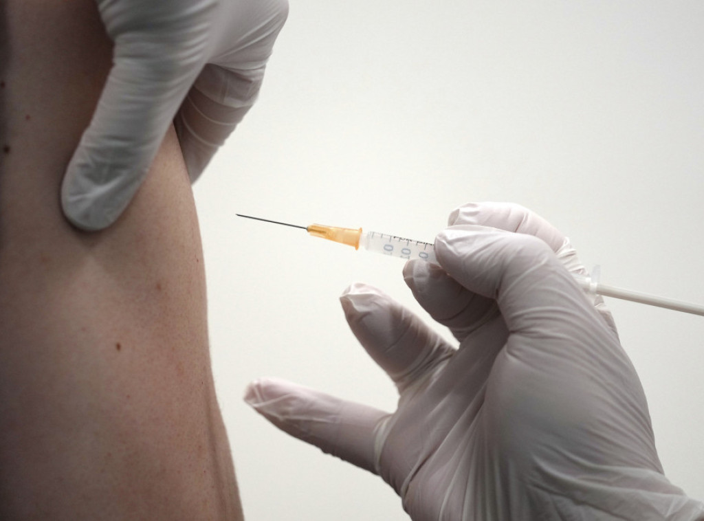 Holandija: Hiljade ljudi žale zbog vakcinacije protiv KOVID-19