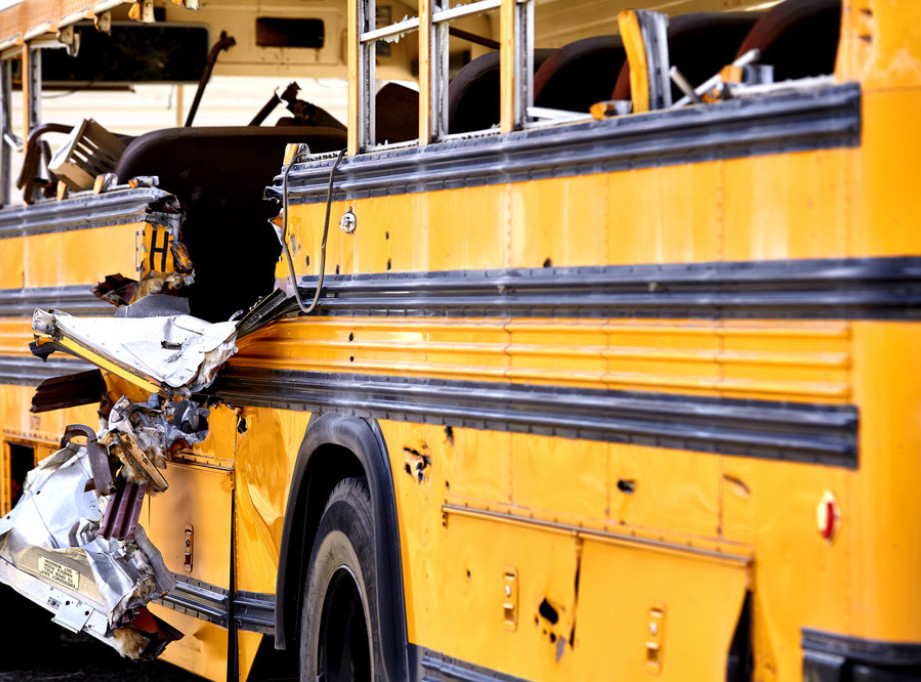 U sudaru autobusa na jugu Irana poginulo najmanje 15, povređeno 27 ljudi