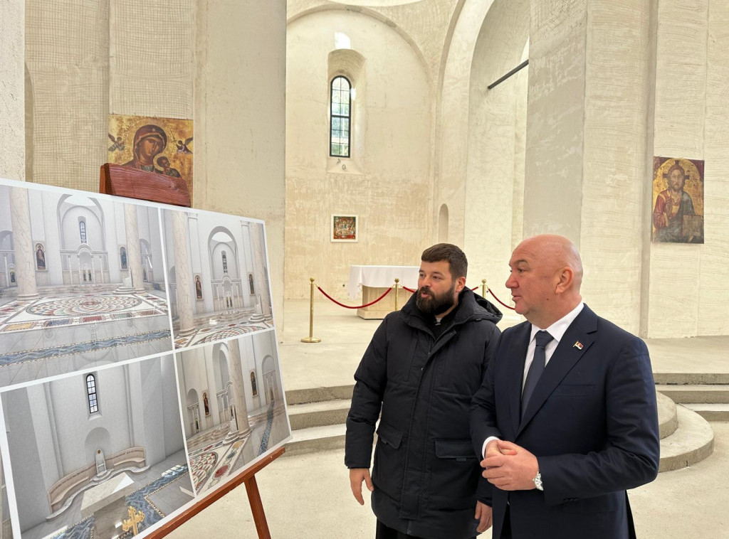 Popović obišao Saborni hram Svete Trojice i Vladičanski dvor u Mostaru