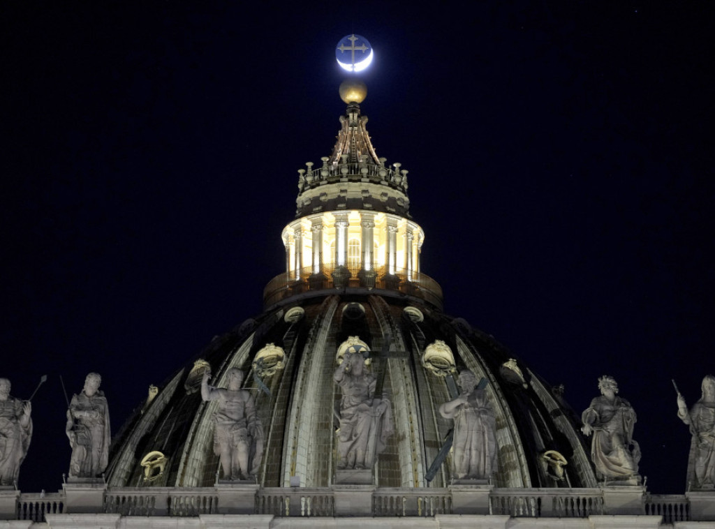 Lekari: Stanje papa Franje stabilno, danas nije imao respiratornu krizu