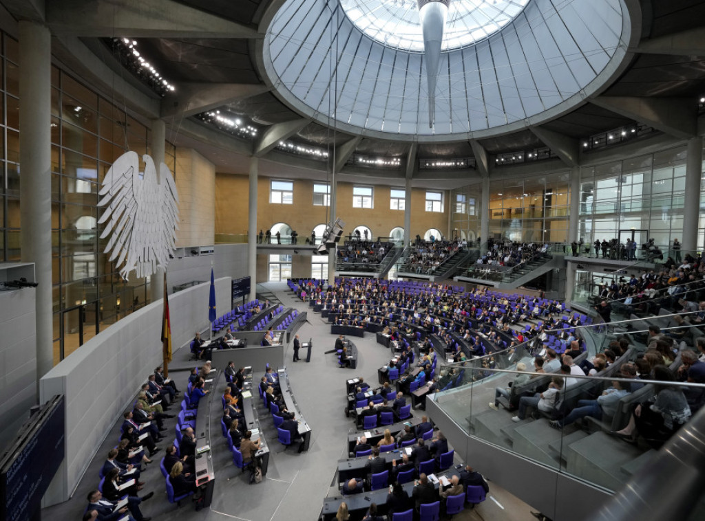 Rojters:Bundestag o povećanju izdvajanja za odbranu i izmeni zakona o dugu Nemačke