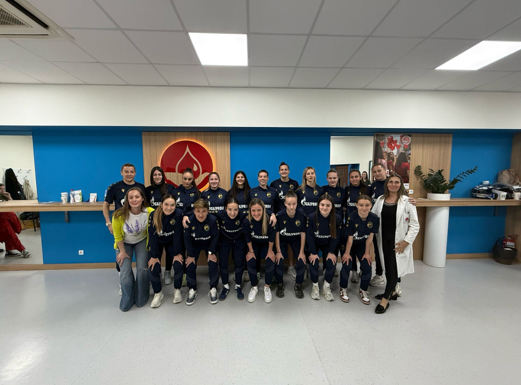 Fudbalerke Crvene zvezde na Dan žena posetile Zavod za transfuziju krvi