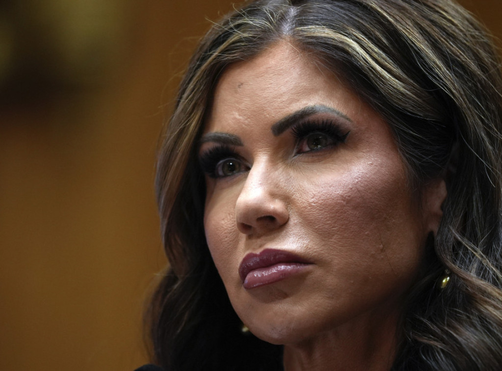 Kristi Noem: Odluka o uvođenju carina Kanadi doneta je isključivo zbog fentanila