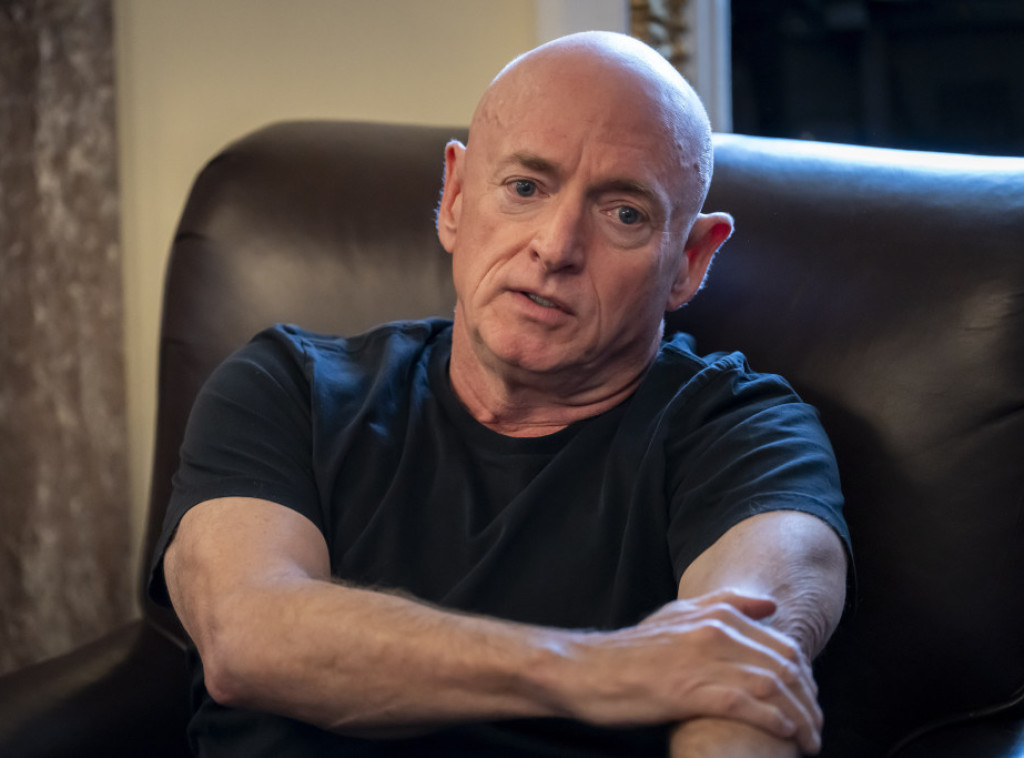 Mask napao senatora iz Arizone da je izdajnik, zbog podrške Ukrajini