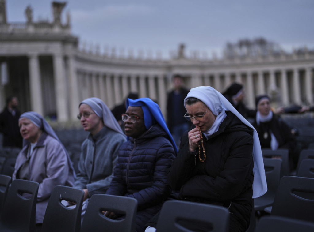 Vatikan: Papa proveo mirnu noć, očekuje se novi medicinski izveštaj