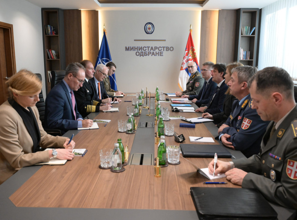 Gašić sa Mančom o važnosti dijaloga SRB i NATO i situaciji u AP Kosovo i Metohija