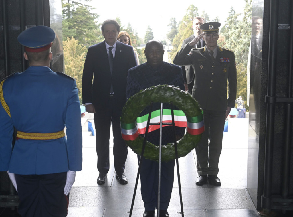Predsednik Republike Burundi položio venac na Spomenik neznanom junaku na Avali