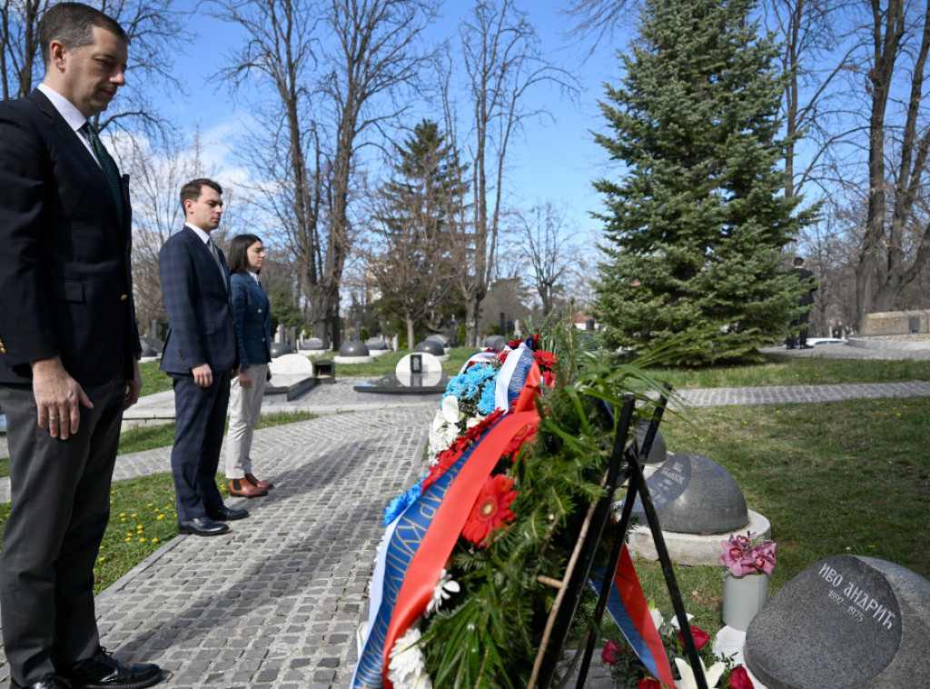 Đurić položio venac na grob Ive Andrića u Aleji zaslužnih građana