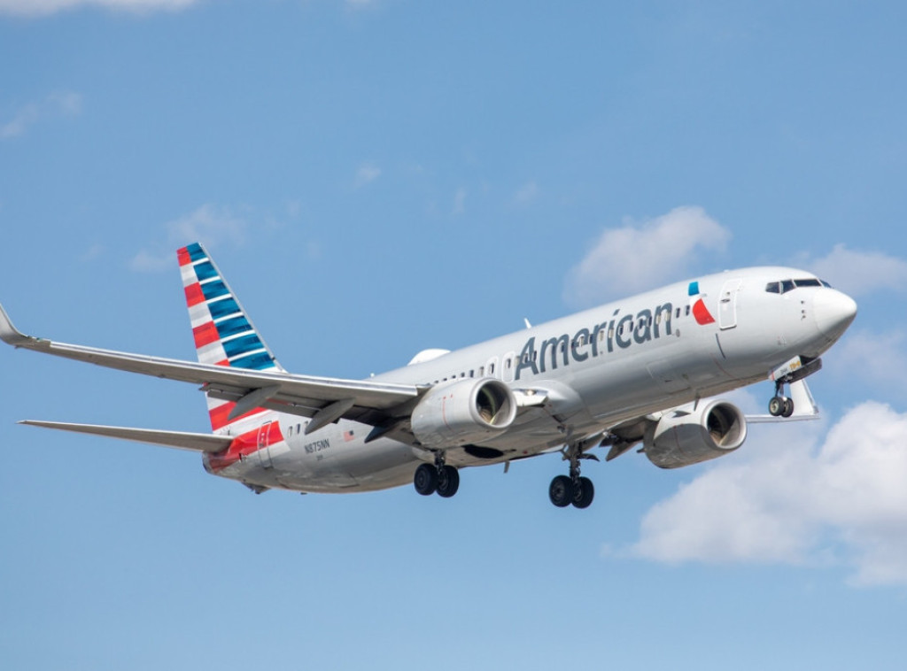 Požar na avionu Amerikan Erlajnsa u Denveru, nema povređenih