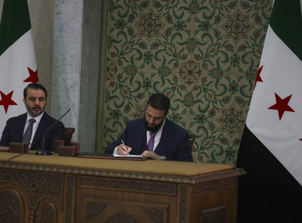 Prelazni predsednik Sirije Ahmed al-Šara potpisao privremeni ustav