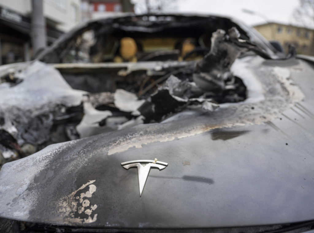 Berlin: Zapaljena četiri Tesla automobila u znak protesta protiv Maska