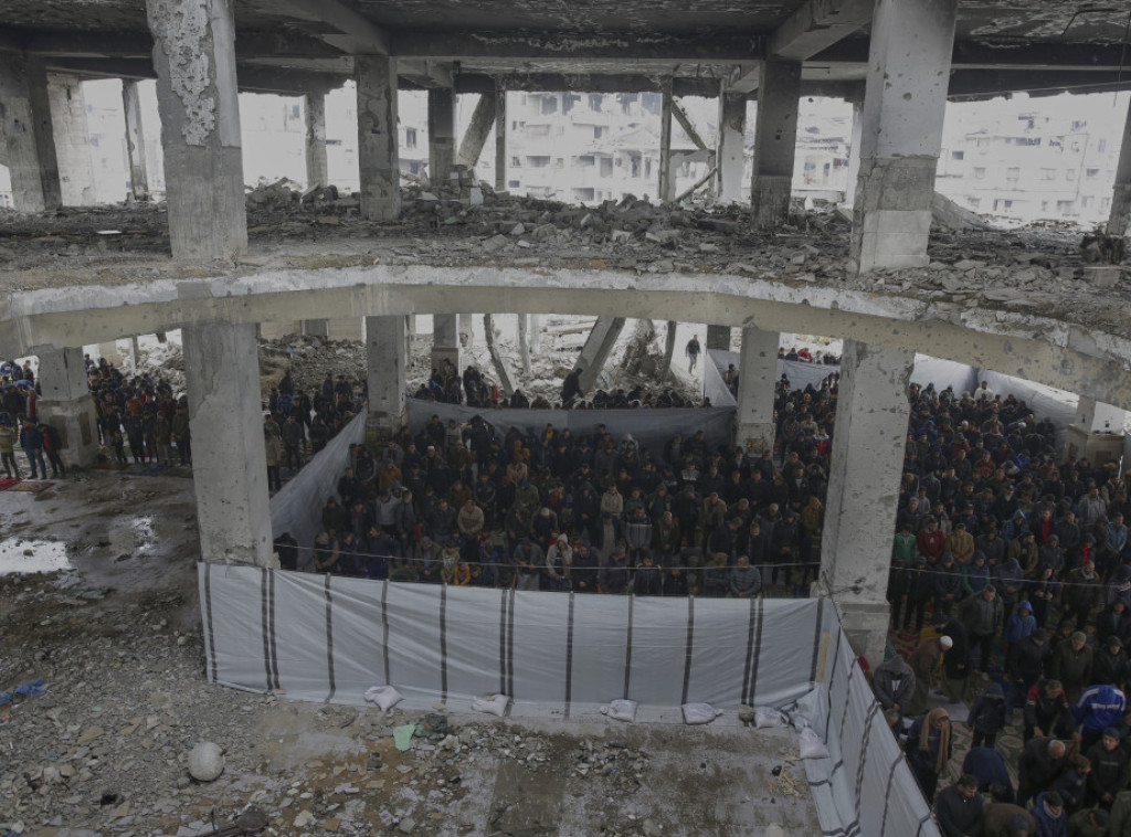 Tajms of Izrael: Desetine hiljada muslimana moli se u džamiji Al Aksa u Jerusalimu