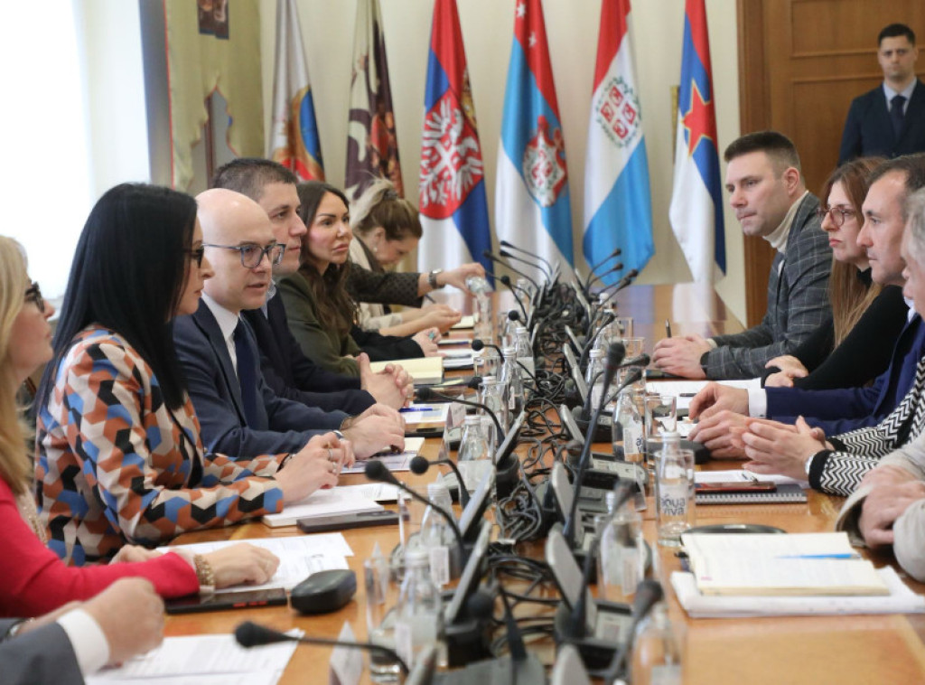 Vučević sa Sindikatom uprave Srbije o unapređenju položaja zaposlenih u javnoj upravi