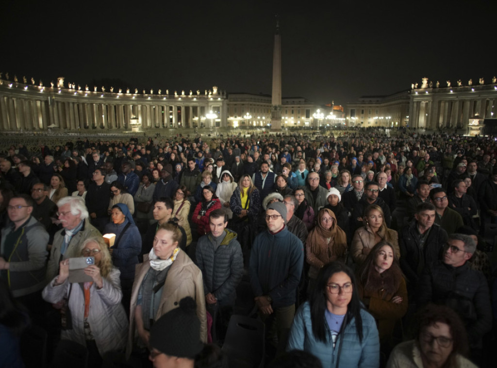 Lekari pape Franje obustavili bilten zbog stabilnog stanja katoličkog poglavara