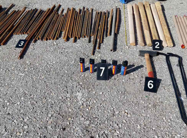 MUP pored auto-puta Niš-Beograd pronašao više predmeta pogodnih za napad